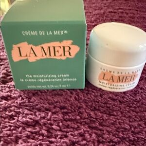 La Mer Moisturizing Cream - White Jar with Green Box